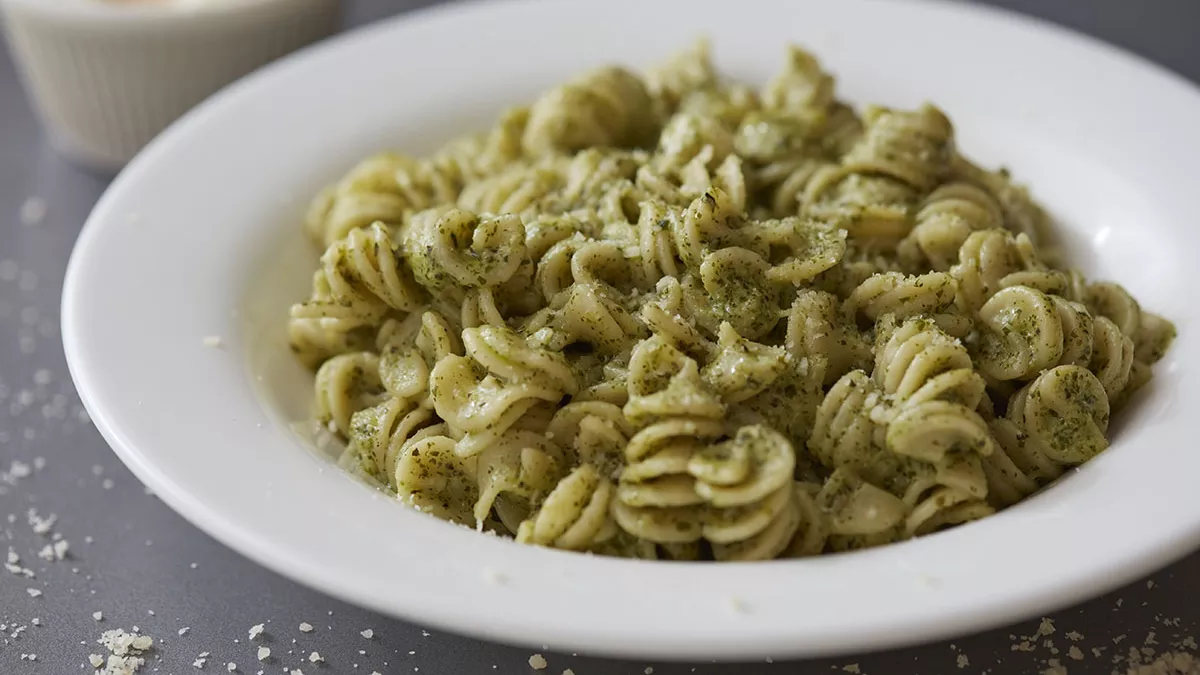 Fusilli with pesto and cream cheese