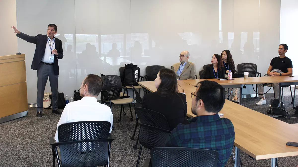 Dr. Paul Sabbatini leads an MSK iHub Challenge working session