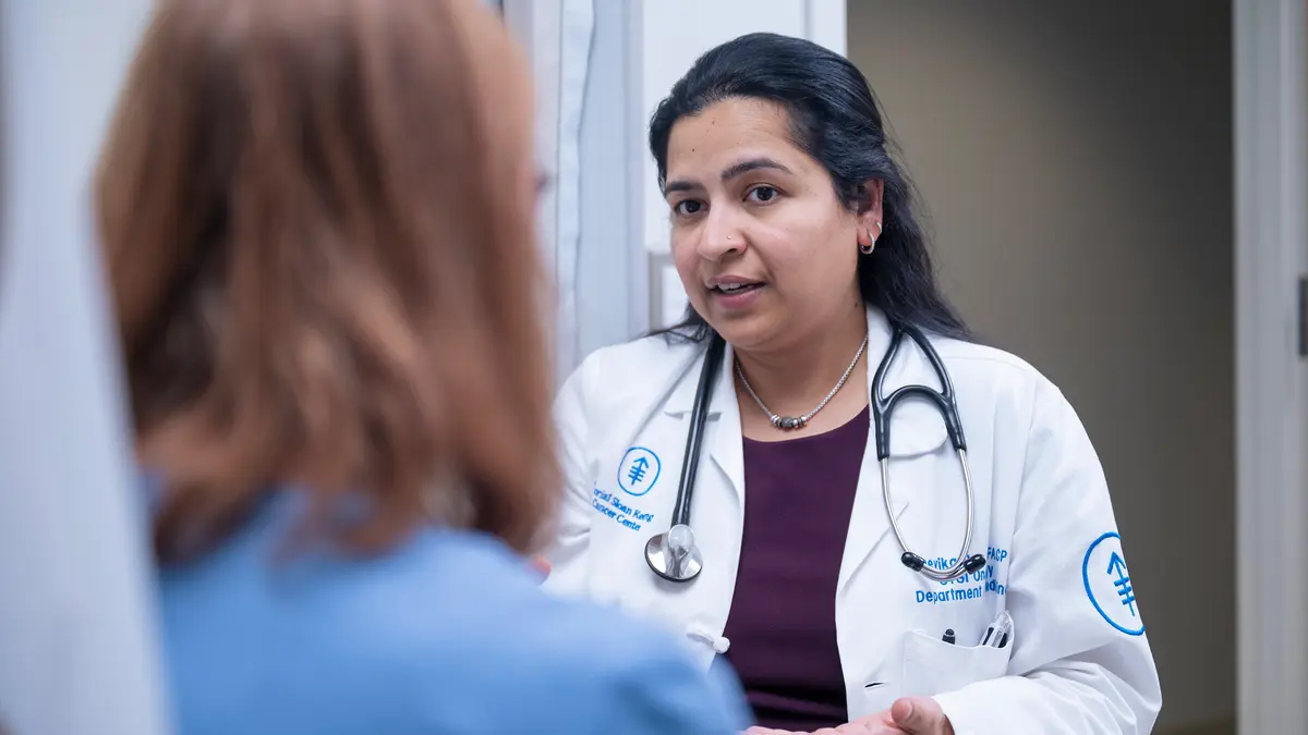Gastrointestinal medical oncologist Dr. Devika Rao talks with a patient at MSK in Basking Ridge, NJ.   